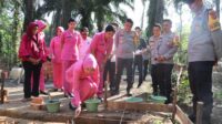 Polres Muara Enim Gelar Bakti Sosial Bedah Rumah di Desa Harapan Jaya
