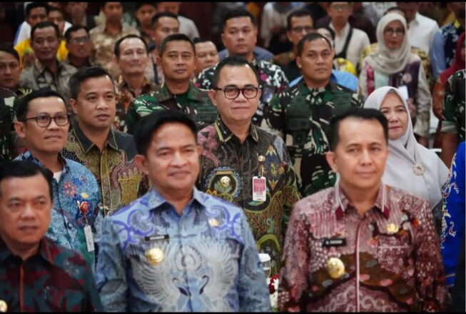 Hani S Rustam saat menghadiri rapat koordinasi yang membahas perluasan areal tanam dalam rangka sinergitas peningkatan produksi pangan. Hani S Rustam saat menghadiri rapat koordinasi yang membahas perluasan areal tanam dalam rangka sinergitas peningkatan produksi pangan.