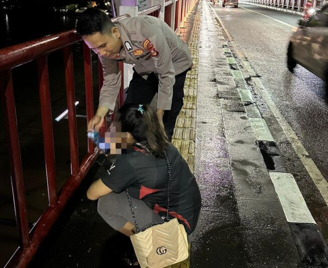 Polisi Selamatkan IRT Diduga Hendak Bunuh Diri di Jembatan Musi 6