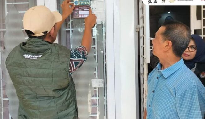 Para petugas pantarlih bertugas mencocokan validitas data pemilih untuk Pilkada 2024. Para petugas pantarlih bertugas mencocokan validitas data pemilih untuk Pilkada 2024.