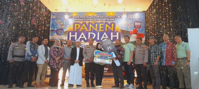 Nasabah Unit Tanjung Sakti, Herkulin, menjadi pemenang Grand Prize Panen Hadiah Simpedes BRI Pagaralam 2023 Nasabah Unit Tanjung Sakti, Herkulin, menjadi pemenang Grand Prize Panen Hadiah Simpedes BRI Pagaralam 2023