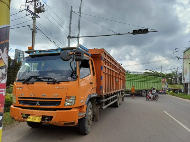 Sopir Truk Tetap Diminta Patuhi Perwali, Solusi Belum Ditetapkan Sopir Truk Tetap Diminta Patuhi Perwali, Solusi Belum Ditetapkan