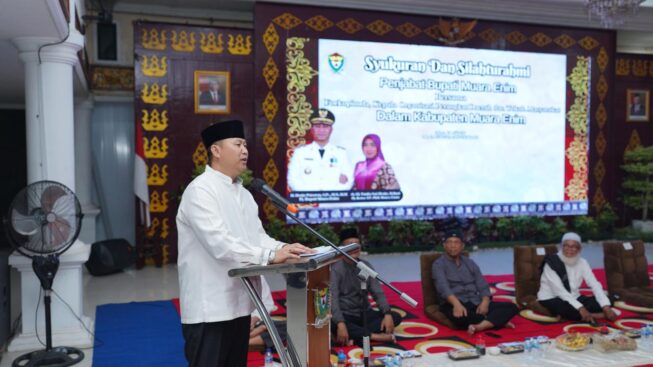 Pj Bupati Muaraenim Henky Putrawan memberikan sambutan saat doa bersama unsur Forkopimda dan jajaran Pemerintah Kabupaten Muaraenim, di BASS Muaraenim, Selasa (23/07/2024) Pj Bupati Muaraenim Henky Putrawan memberikan sambutan saat doa bersama unsur Forkopimda dan jajaran Pemerintah Kabupaten Muaraenim, di BASS Muaraenim, Selasa (23/07/2024)