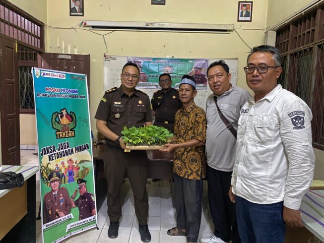 Kejari Muaraenim Luncurkan Program 'JAGA TANGAN', Inovasi Baru untuk Ketahanan Pangan dan Pengentasan Kemiskinan Kejari Muaraenim Luncurkan Program 'JAGA TANGAN', Inovasi Baru untuk Ketahanan Pangan dan Pengentasan Kemiskinan