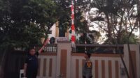 Polisi saat melakukan olah TKP