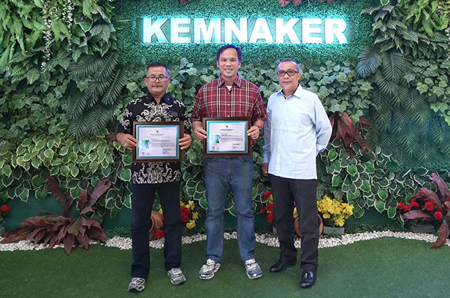 PT Bukit Asam Tbk Raih Penghargaan K3 dan Indonesia Safety Excellence Award 2024 PT Bukit Asam Tbk Raih Penghargaan K3 dan Indonesia Safety Excellence Award 2024