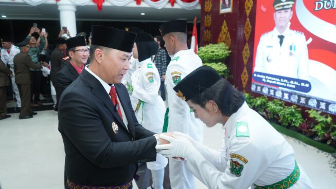 Resmi Dikukuhkan, Pj Bupati Muaraenim Tekankan Tanggung Jawab Besar pada Anggota Paskibraka 2024