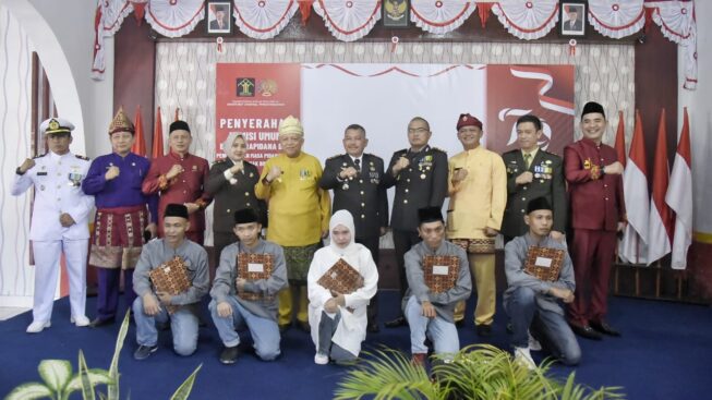 Upacara Penurunan Bendera HUT ke-79 RI di Bangka Barat Berjalan Lancar, Kapolres Tekankan Pentingnya Persatuan Upacara Penurunan Bendera HUT ke-79 RI di Bangka Barat Berjalan Lancar, Kapolres Tekankan Pentingnya Persatuan
