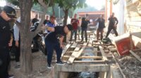 Pj Bupati Muaraenim Pimpin Gotong Royong Bersihkan Pasar Inpres, Ajak Pedagang Jaga Kebersihan