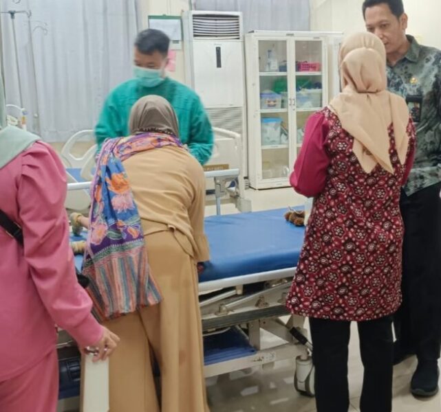 Alami Hipospadia, Bayi 10 Bulan Dibawa ke RSUD Palembang Bari