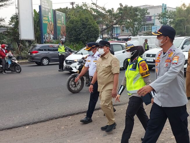 U-turn SMA Kusuma Bangsa Ditutup, Simpang 3 Celentang Macet Parah, ini Solusi Pemkot Palembang U-turn SMA Kusuma Bangsa Ditutup, Simpang 3 Celentang Macet Parah, ini Solusi Pemkot Palembang