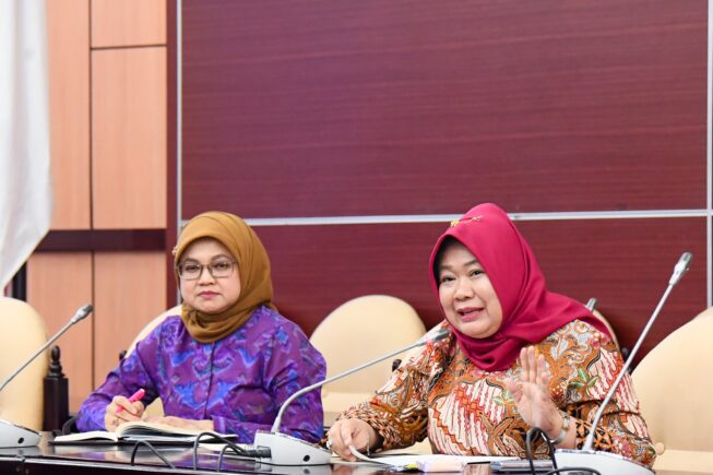 Pelaksana Tugas (Plt) Sekretaris Jenderal MPR RI Siti Fauziah, didampingi Kepala Biro Humas dan Sistem Informasi Setjen MPR Anies Mayangsari Muninggar