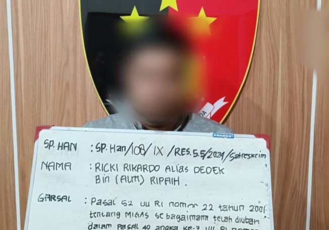Kabur Hindari Kejaran Polisi, Pemilik Sumur Minyak Ilegal yang Terbakar di Keluang Berhasil Dibekuk