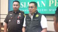 Kasi Intel Kejari Muaraenim Anjasra Karya didamping Kasi Pidus Willy Pramudya Ronaldo