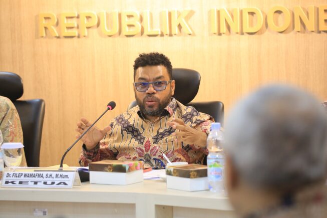 Ketua Komite III DPD RI Filep Wamafma Ketua Komite III DPD RI Filep Wamafma
