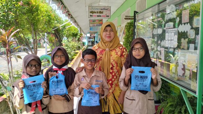 Eyes Clinic Goes to School (Bantuan Kacamata) (3)